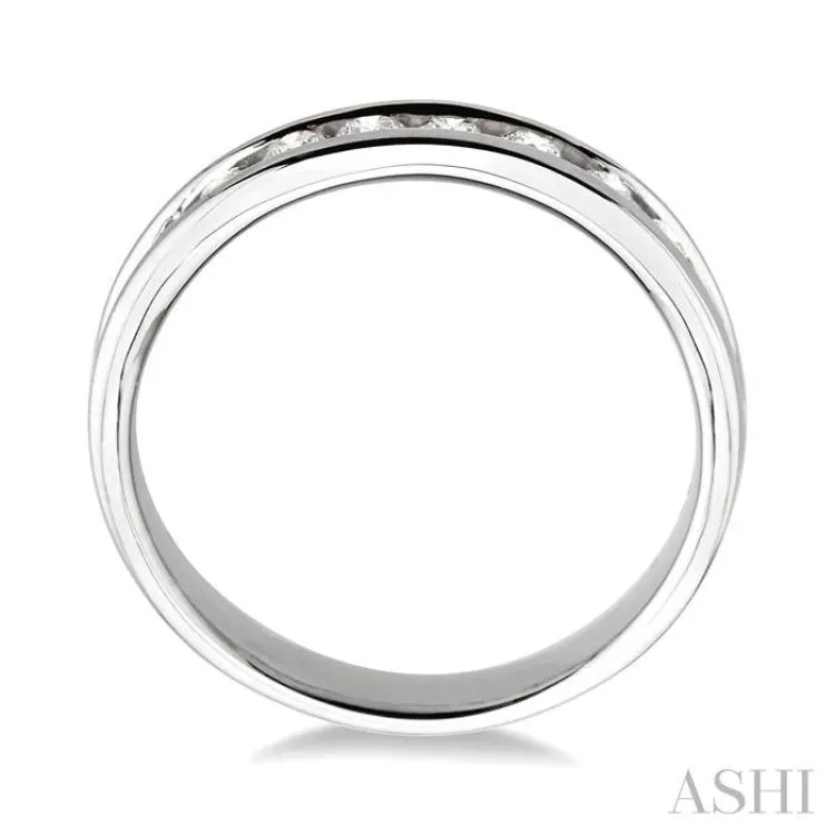 1/2 Ctw Round Cut Diamond Wedding Band in 14K White Gold