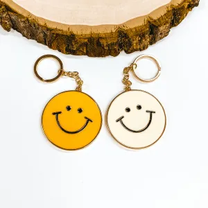 Circle Pendant Key Chain with Happy Face in Ivory/Yellow