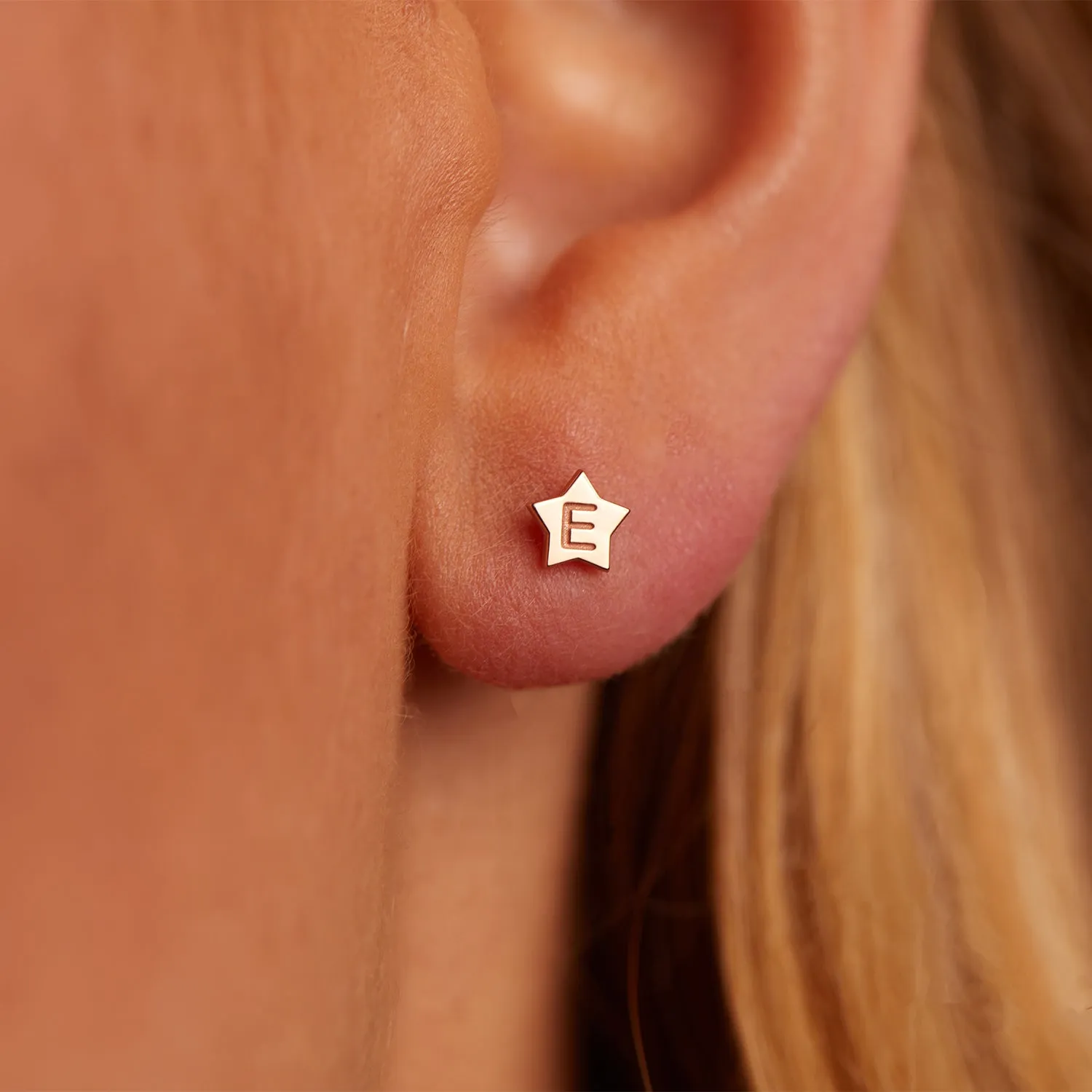 Moyen Initial Star Stud Earrings