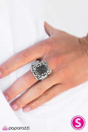 Paparazzi Ring ~ Picturesque - Black