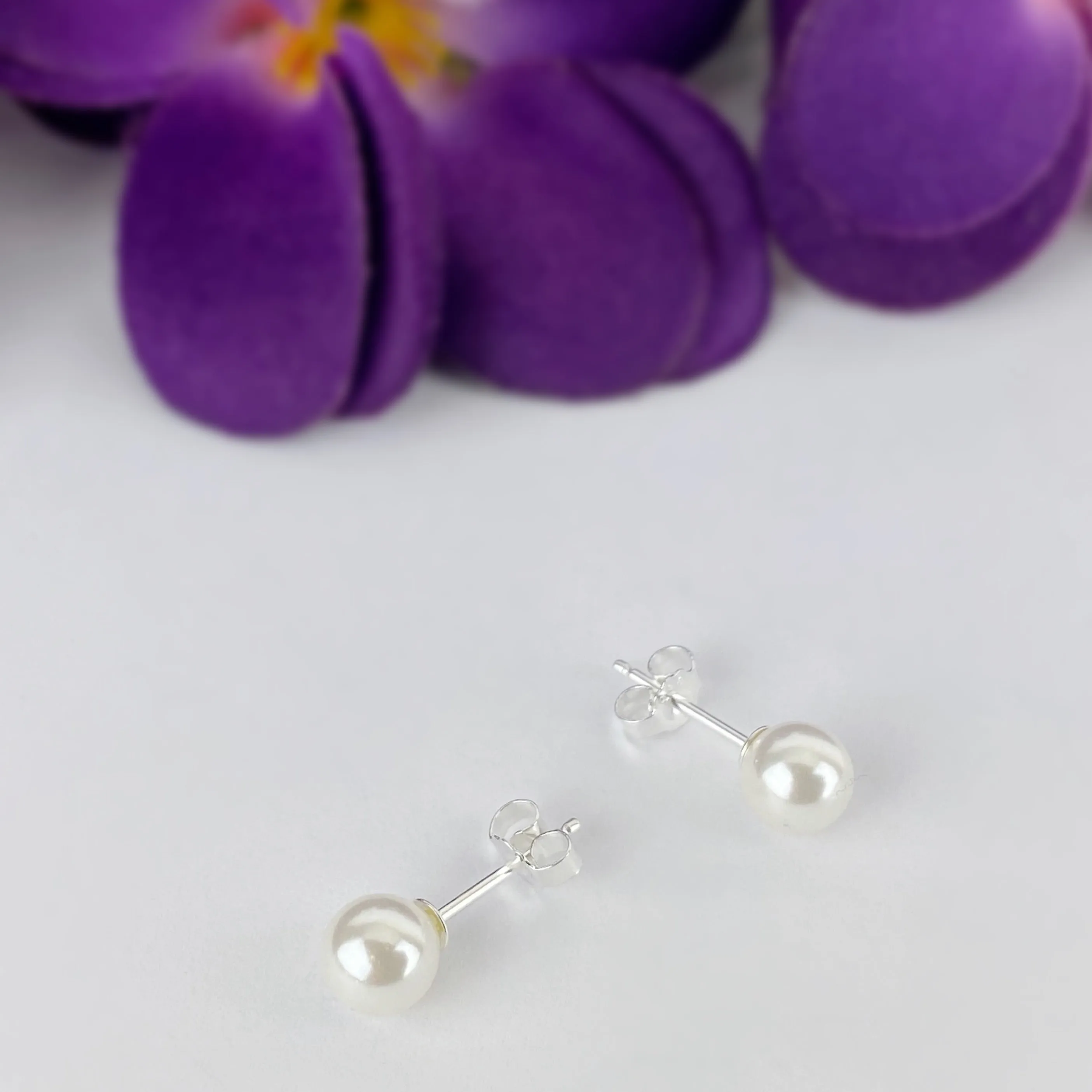 Simple Pearl Studs - VE556